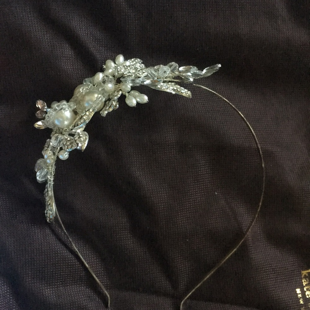 Wedding head piece w/ pearls, crystal